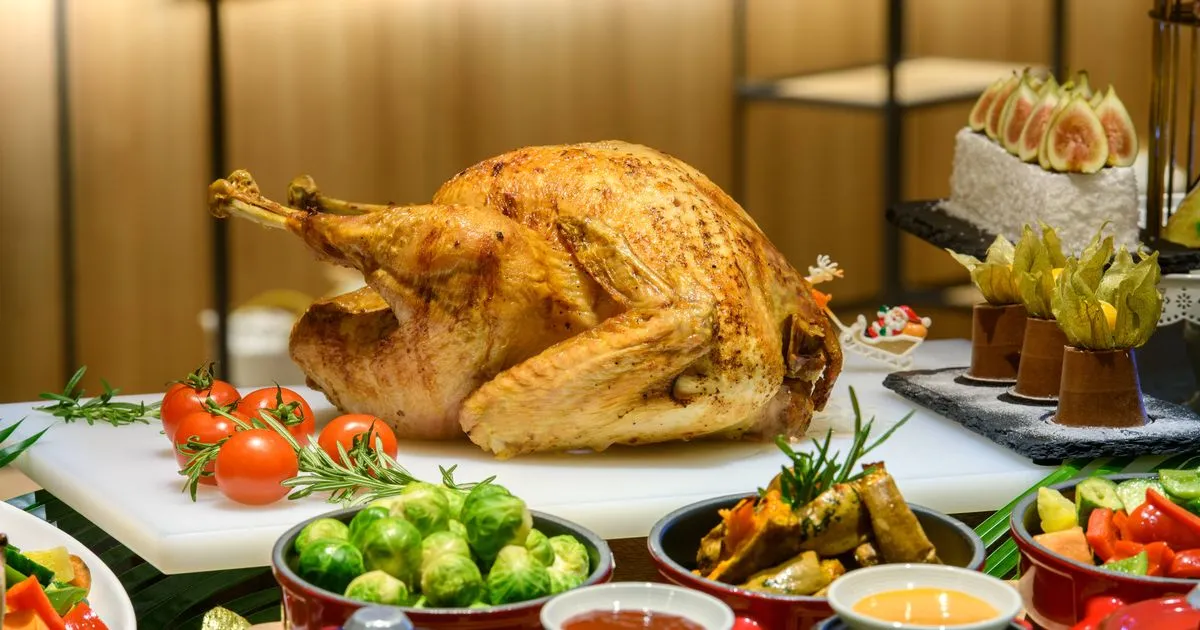 Moet je je kalkoen met folie bedekken? Wat experts zeggen